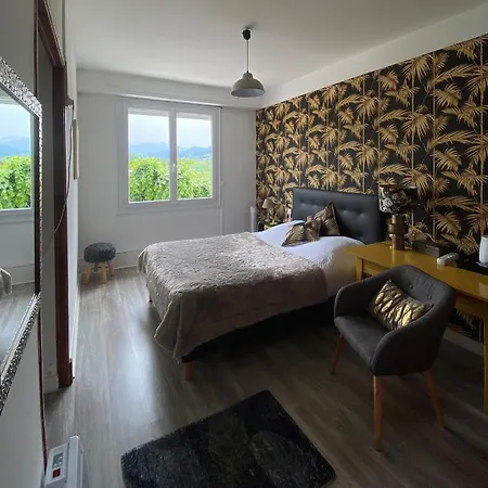 לינה וארוחת בוקר La Maison De - Lourdes *